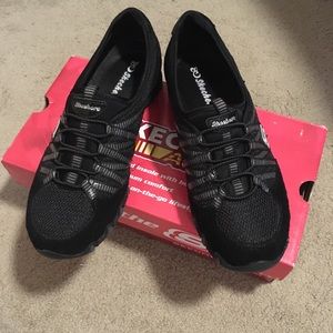 NWT Skechers hot-ticket biker sneakers